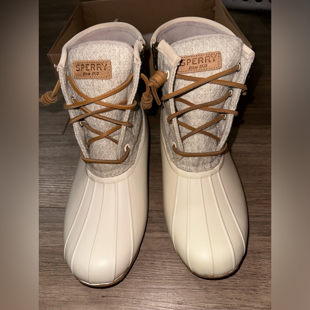 Sperry insulated duck boots size 10 brand new